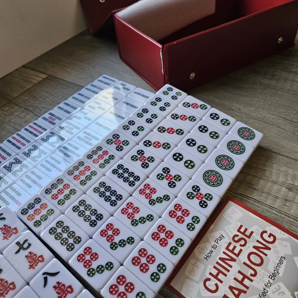 Red Mahjong Set with Green Accents - Picture 3 of 6